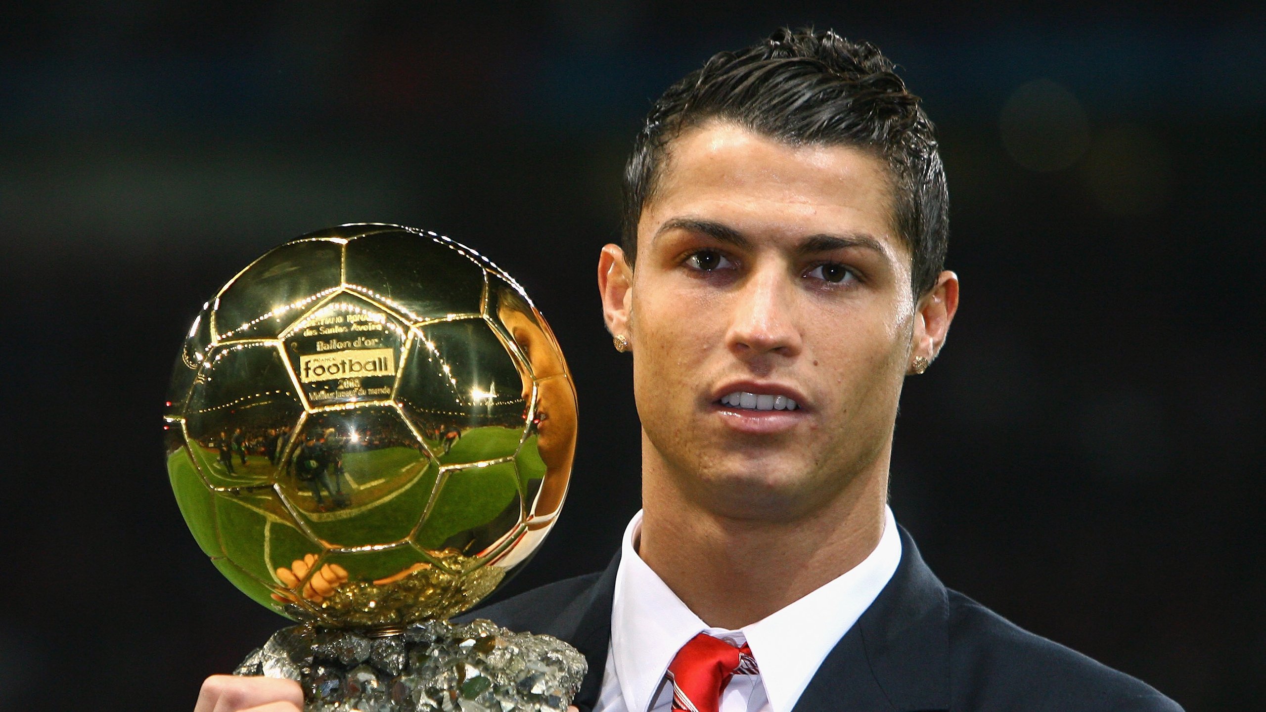 多特蒙德俱乐部拟出售门将亚努托维奇，多特蒙德完虐塞维利亚